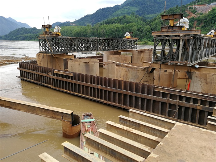 一公司承建班那汉湄公河特大桥39号墩钢围堰成功着陆