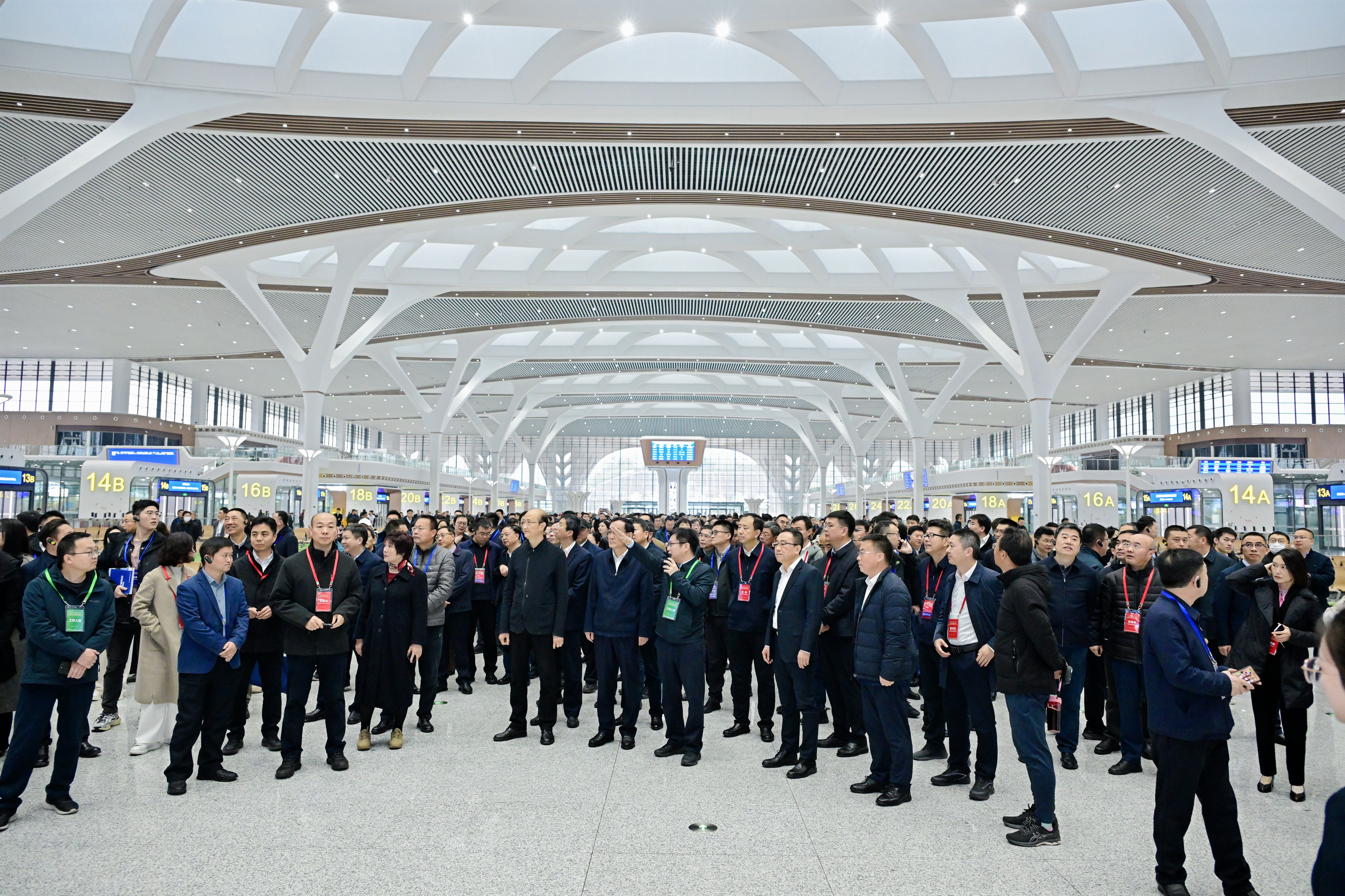 新时代客运枢纽与城市高质量融合发展技术交流大会在重庆东站举办