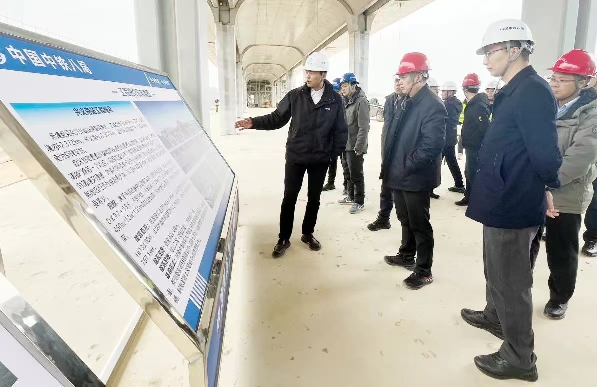 沪昆客专贵州公司党委书记、总经理李小兵到盘兴铁路项目检查指导